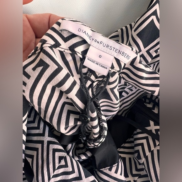 Diane Von Furstenberg 'Ireland' Jumpsuit - Black & White, Size 0 - Picture 3 of 8
